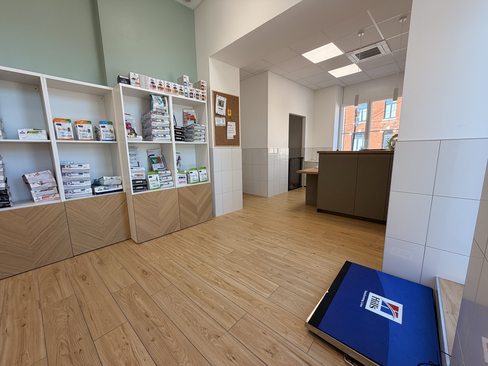 Salle d'accueil du cabinet vétérinaire PélicanVet à Chéreng